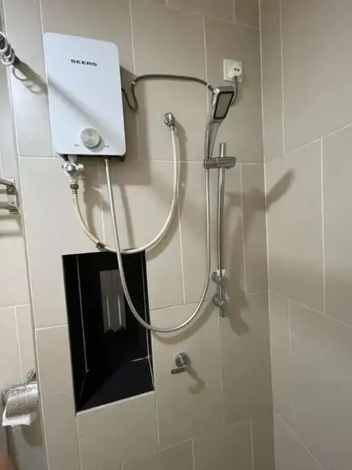 OPAHOME@SWISS GARDEN RESIDENCE (POOL VIEW) 1 Bedroom Studio with WIFI + NETFLIX - photo 6