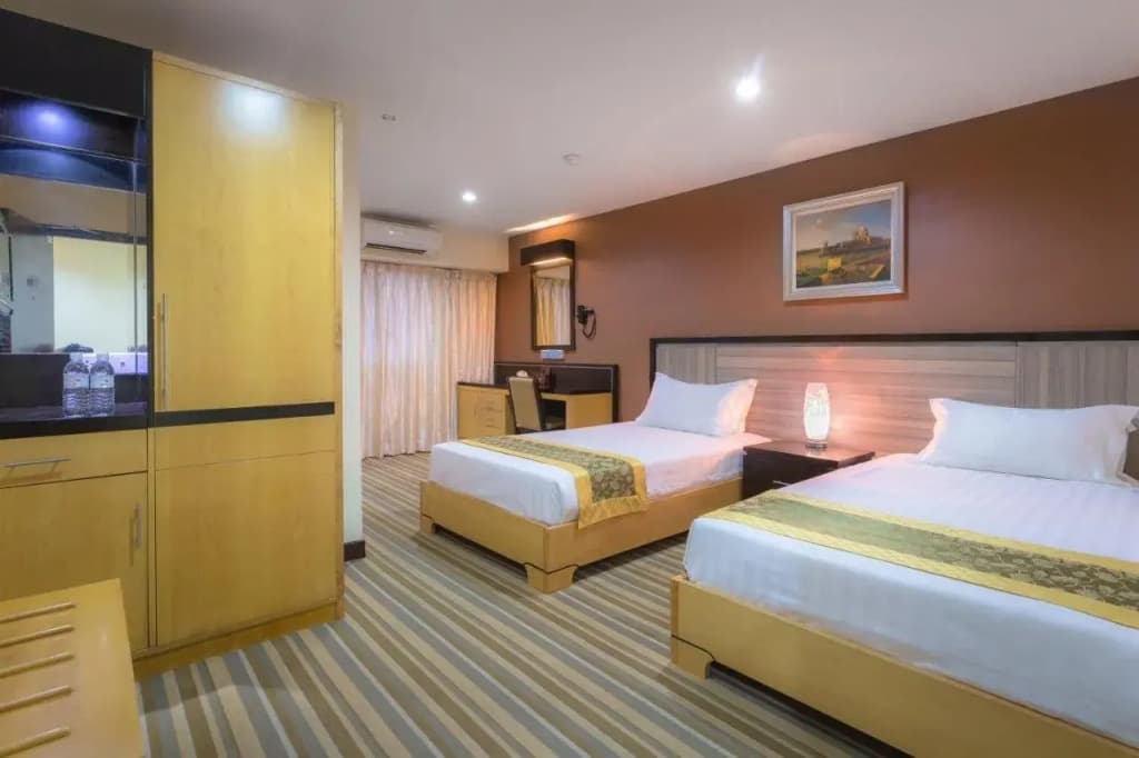 Hallmark Express Hotel - photo 6