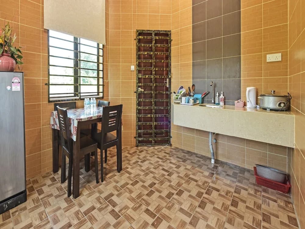 OYO Home 90448 Nurbayu Guest House - photo 11