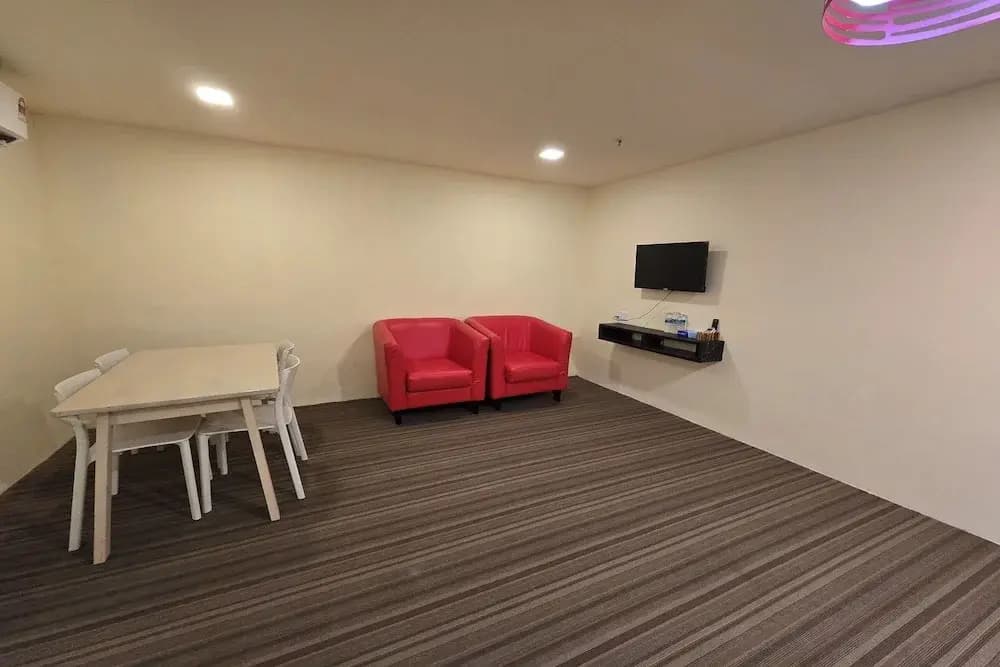 OYO 537 K3 Formosa Hotel - photo 14