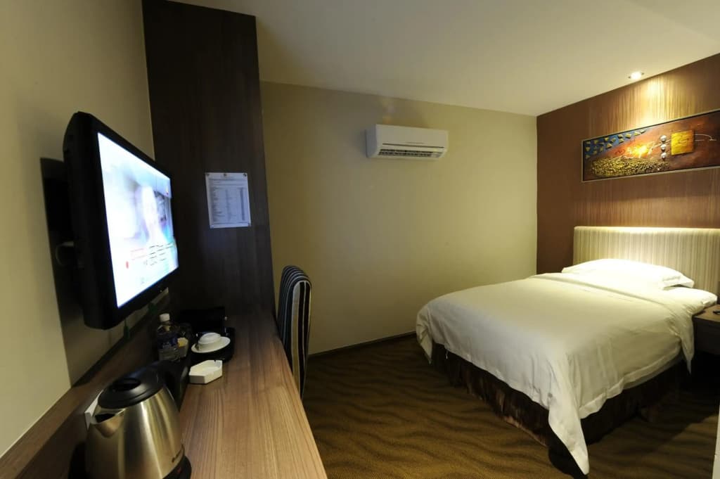The Imperial Hotel - photo 12