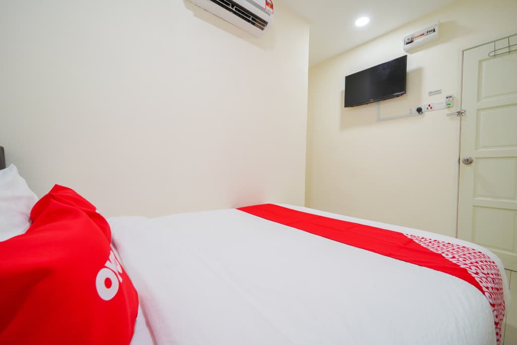 Hotel Famous Inn - photo 4
