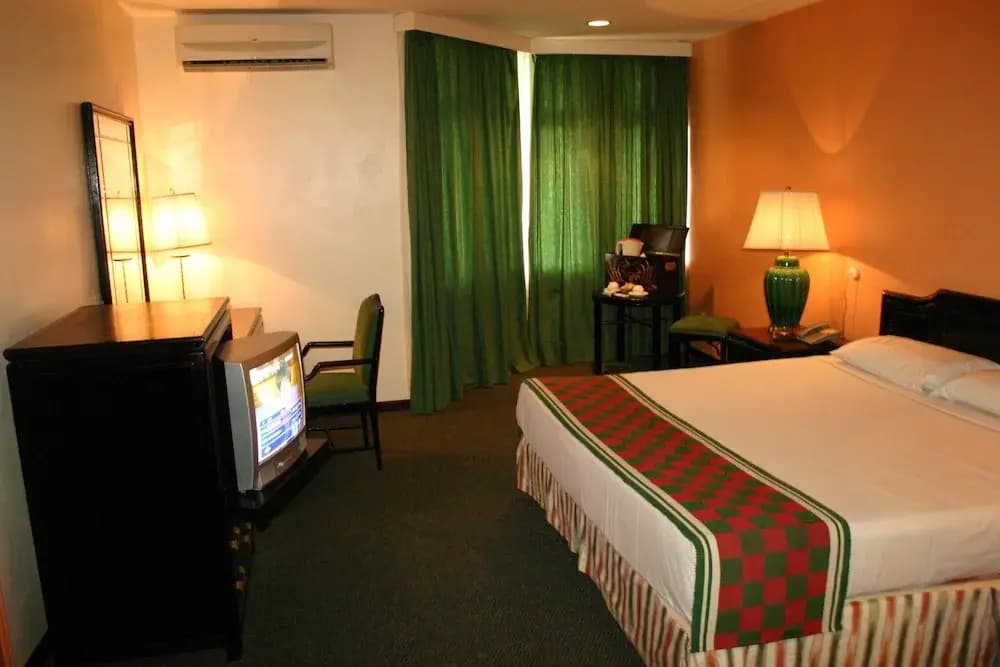 Hotel Centrepoint (Self Check In After 5PM) - photo 4