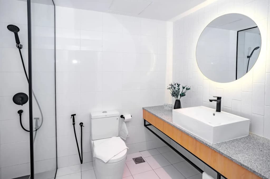 Crystal Crown Hotel - photo 8