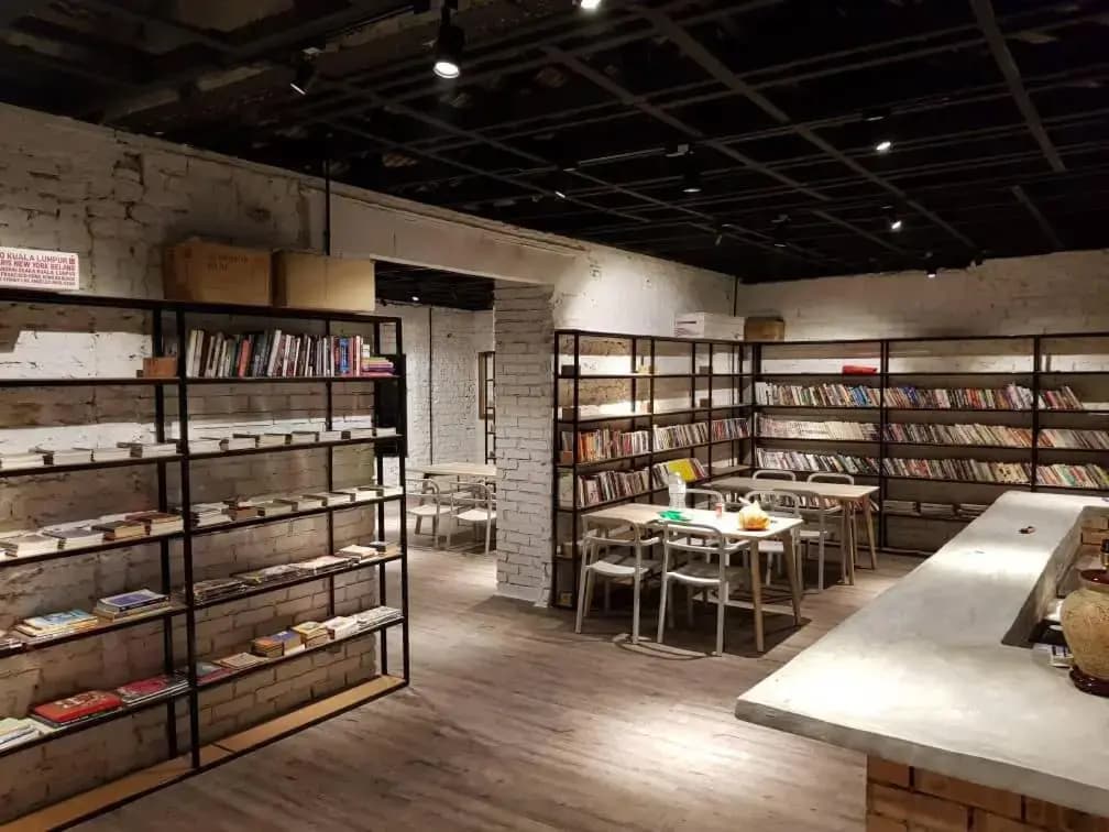 Books & Beds - photo 9