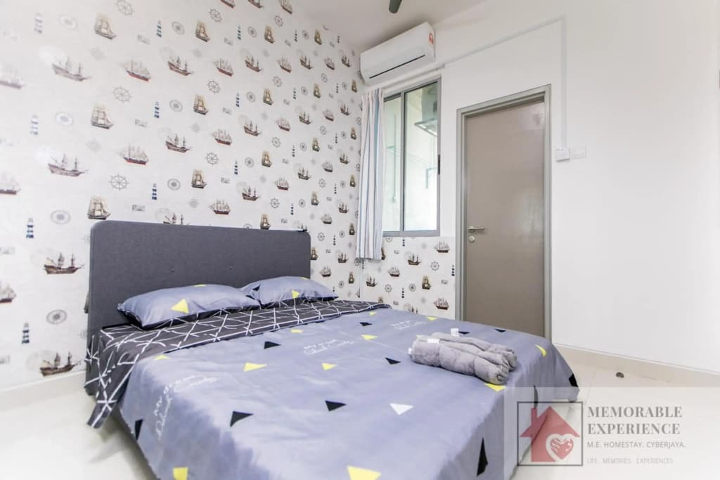 Express Check-in Deluxe Cozy Studio for 1-2Pax WIFI Indoor Carpark TV Fridge Washing Machine - photo 2