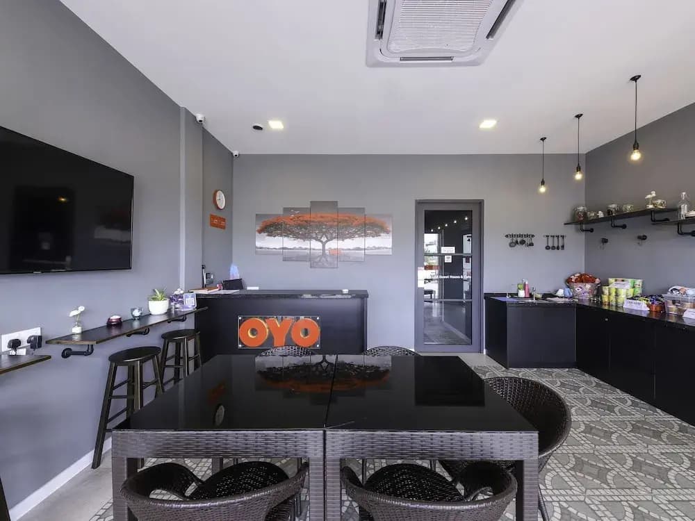 Lea Guest House & Cafe by OYO Rooms - photo 13