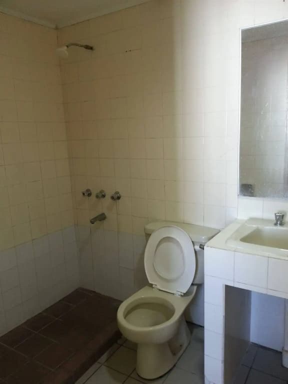 Iskandar Sinsuran Guesthouse - photo 8