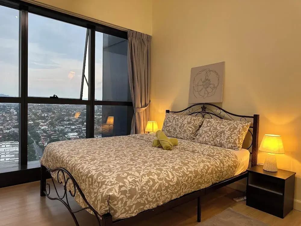 Skyline Luxe 4BR Retreat with En-suites - photo 7