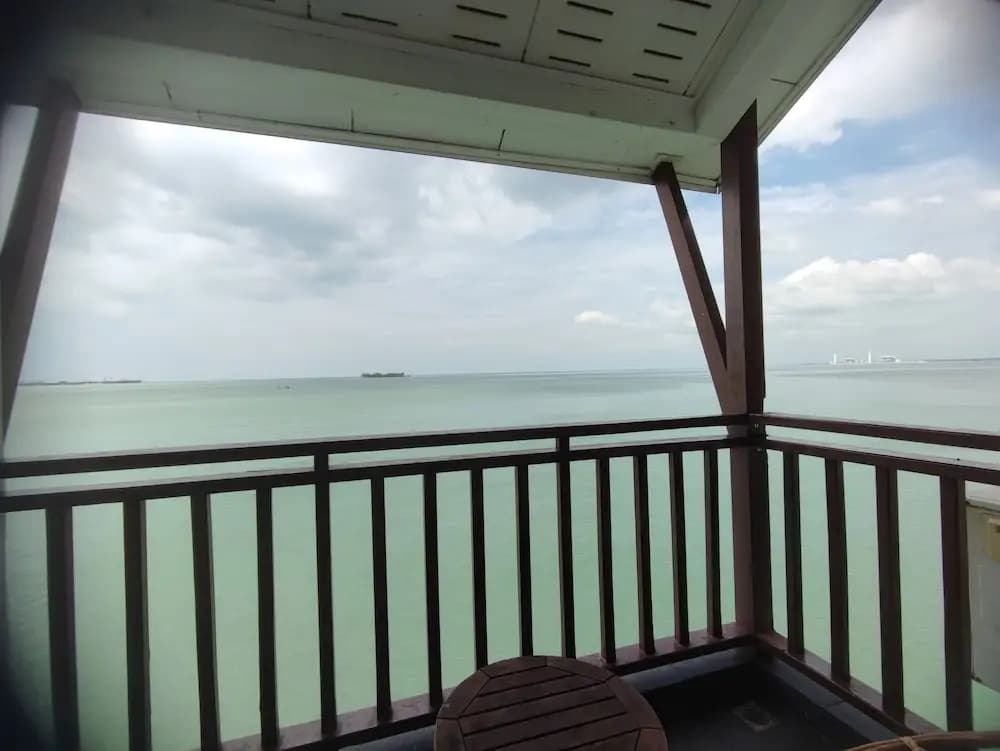 Alpine LXPD Full Seaview Water Chalet - photo 13