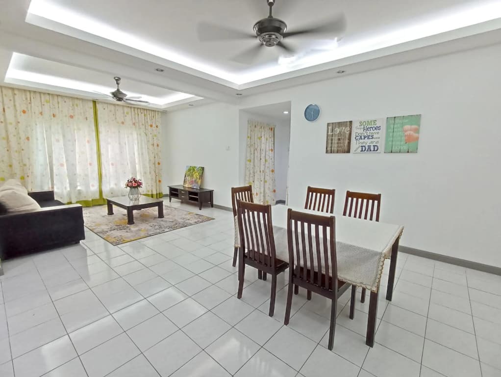 Tropika Homestay Bangi with 3 Bedrooms - photo 2