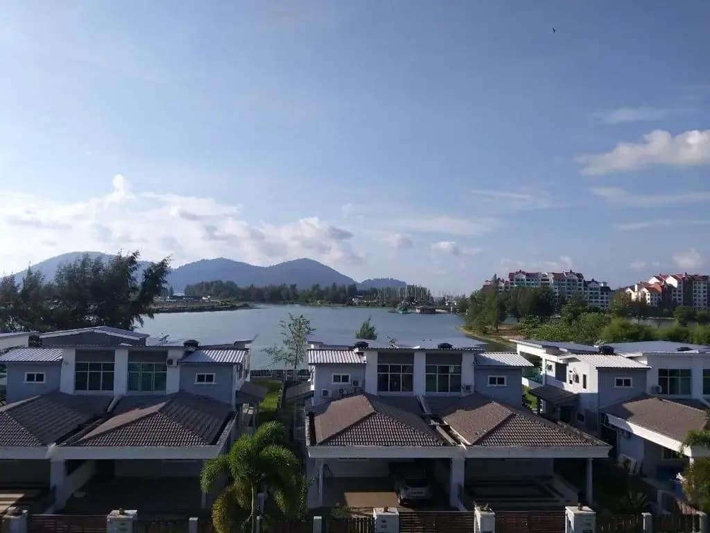 tiara bay marina island lumut 6 bilik inflatable swimming pool homestay bayu laut0136288405 - photo 2