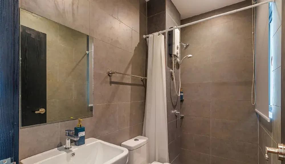 Neu Suites Residence, Embassy Row - photo 7