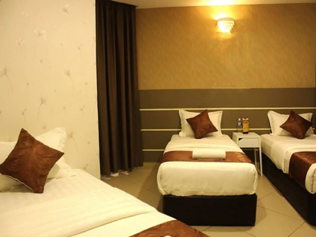 Rock & Roll Hotel - photo 4