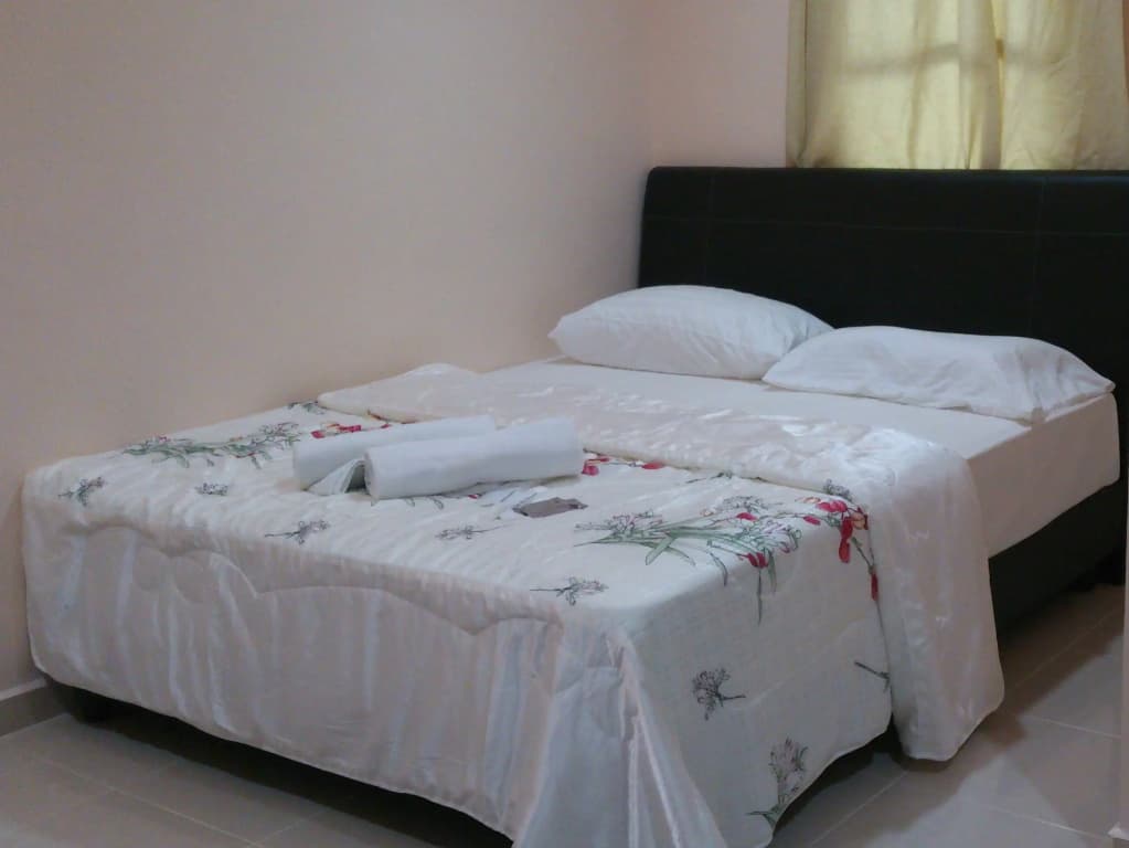 Penarak Bamboo Beach Motel - photo 3