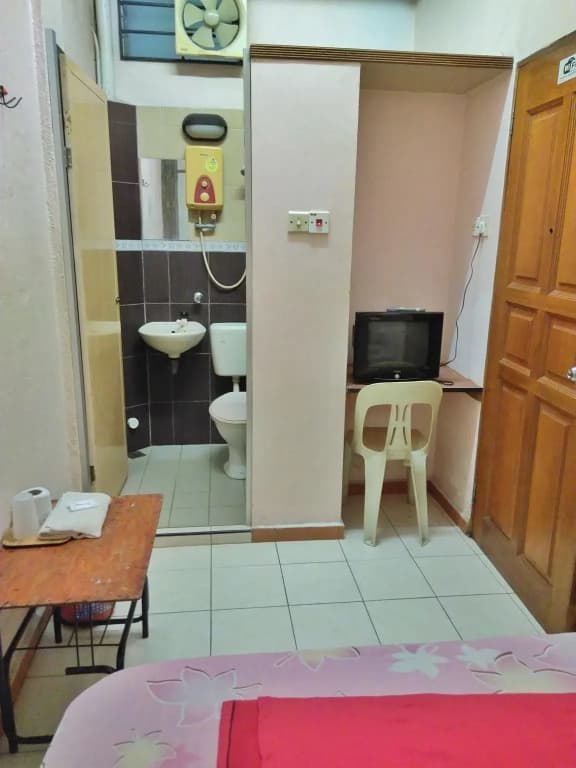 New Budget Inn Hotel - photo 4