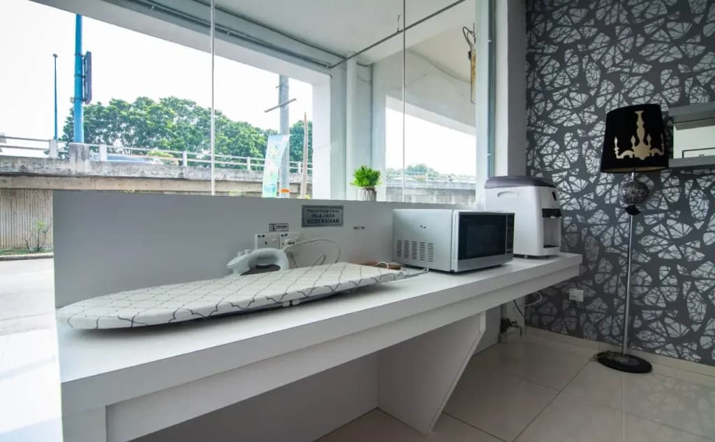 Hotel Zamburger Plaza Mahkota - photo 8