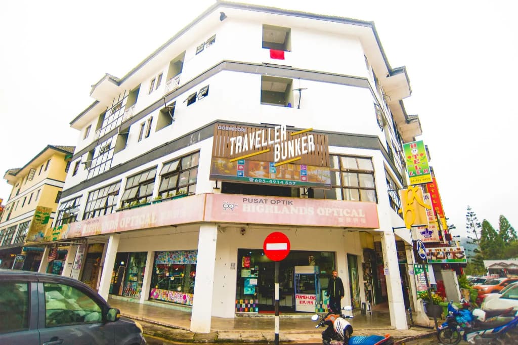 Traveller Bunker Hostel 1 - photo 1