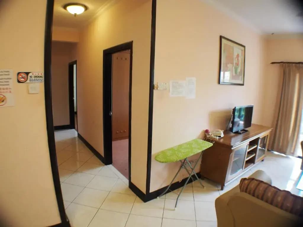 KK Vacation Apartments @ Marina Court Resort Condominium - photo 3