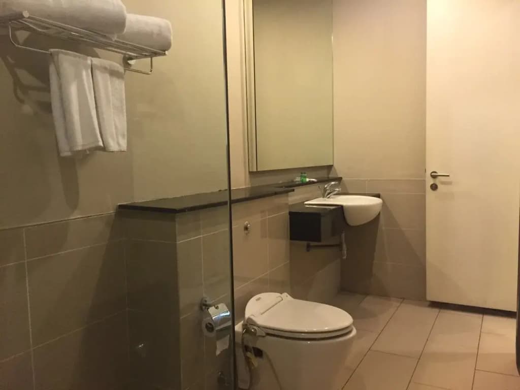 Queens Service Suite at Swiss Garden Residences - photo 9