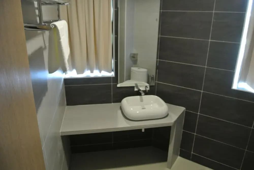 Super 8 bayan baru - photo 9