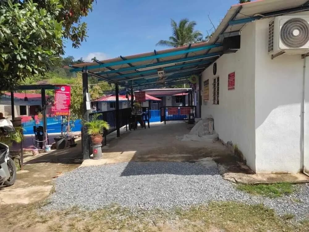 OYO Home 90554 Norfa Camp House - photo 11