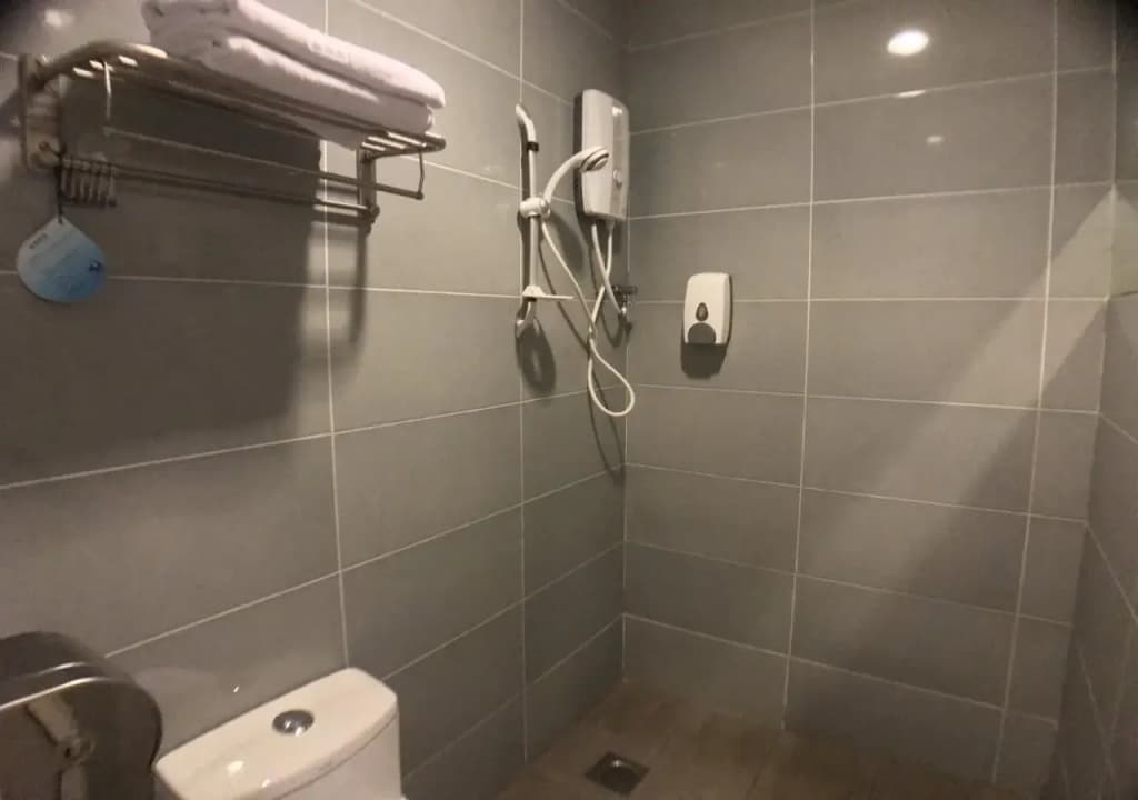 V3 Hotel Taman Gaya - photo 7