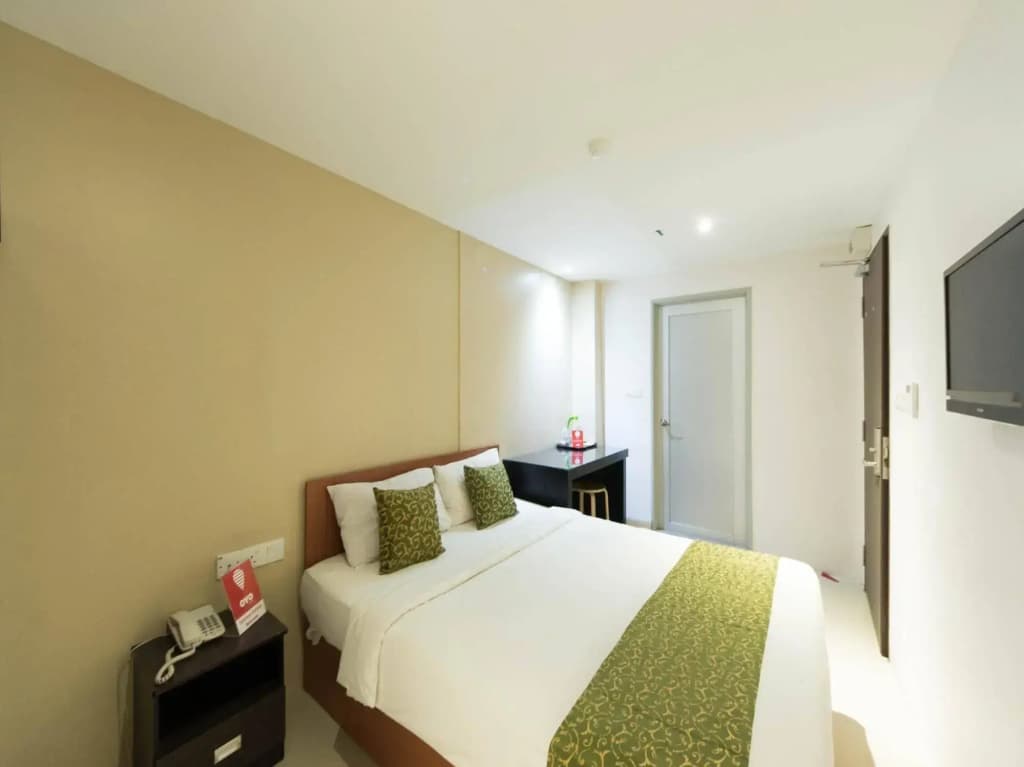 Swiss Cottage Hotel - photo 3