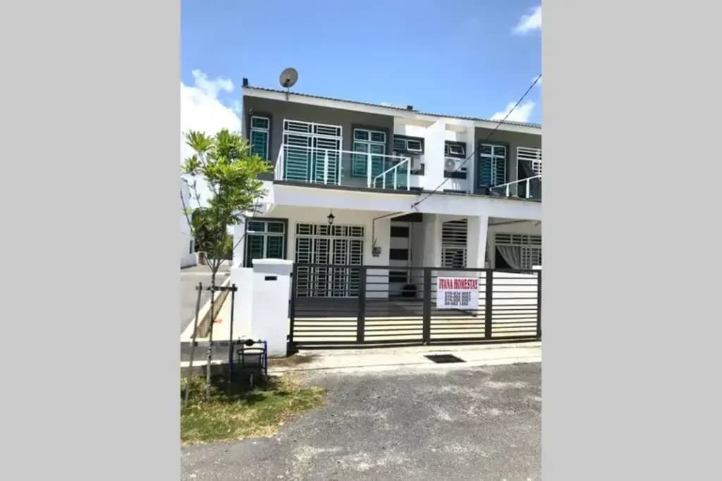Near Draw Bridge and KT City - Ivana Homestay Unit E - photo 2