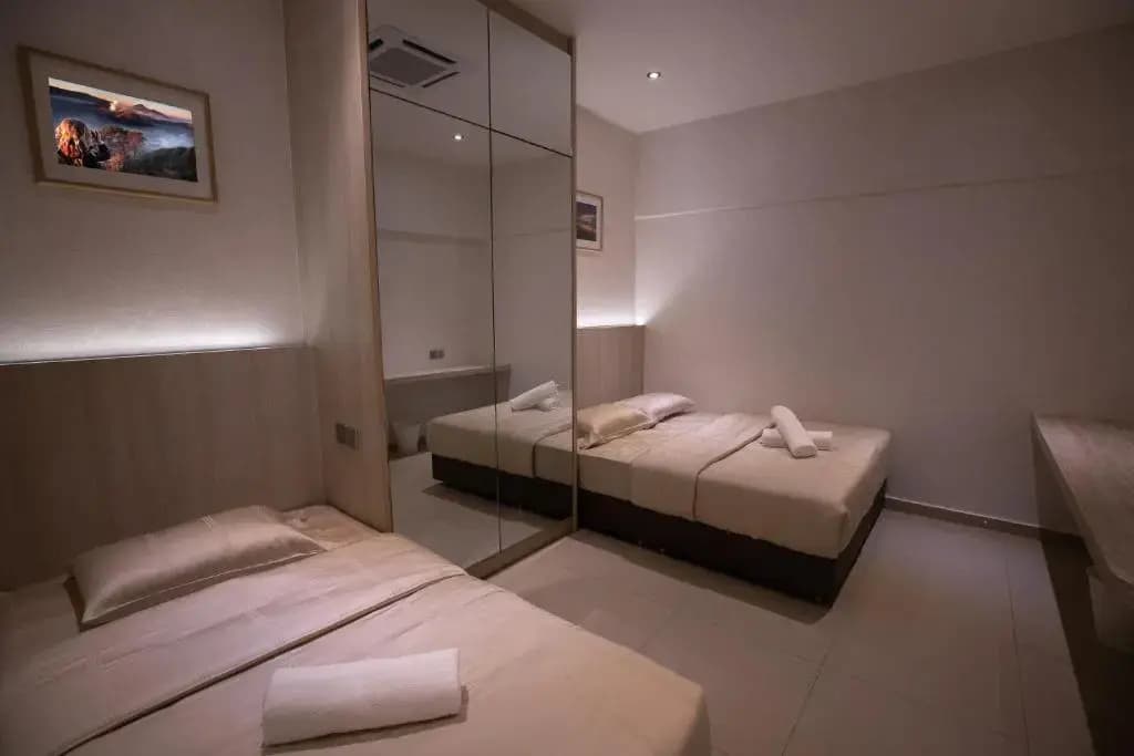Lovely 1-bedroom condo with pool - photo 2