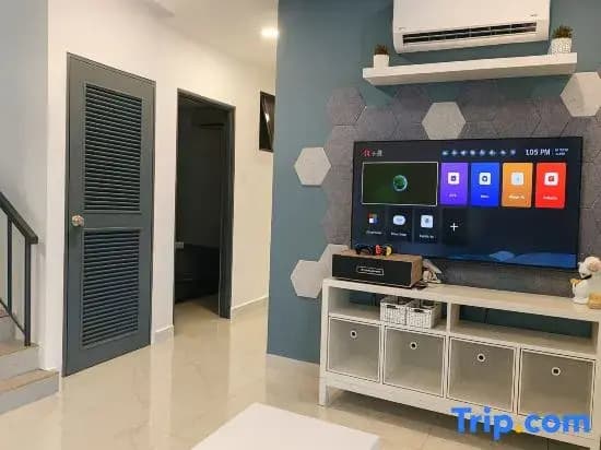 Pelangi JB Landed D'Pickeball Fun House 5BR14pax - photo 1