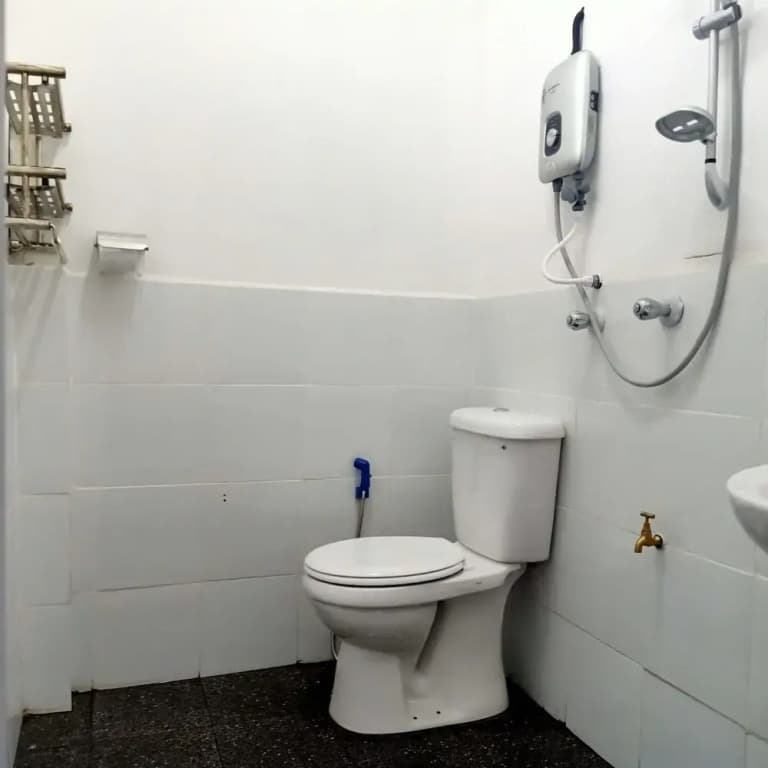 OYO Home 90391 Borneo Home - photo 6