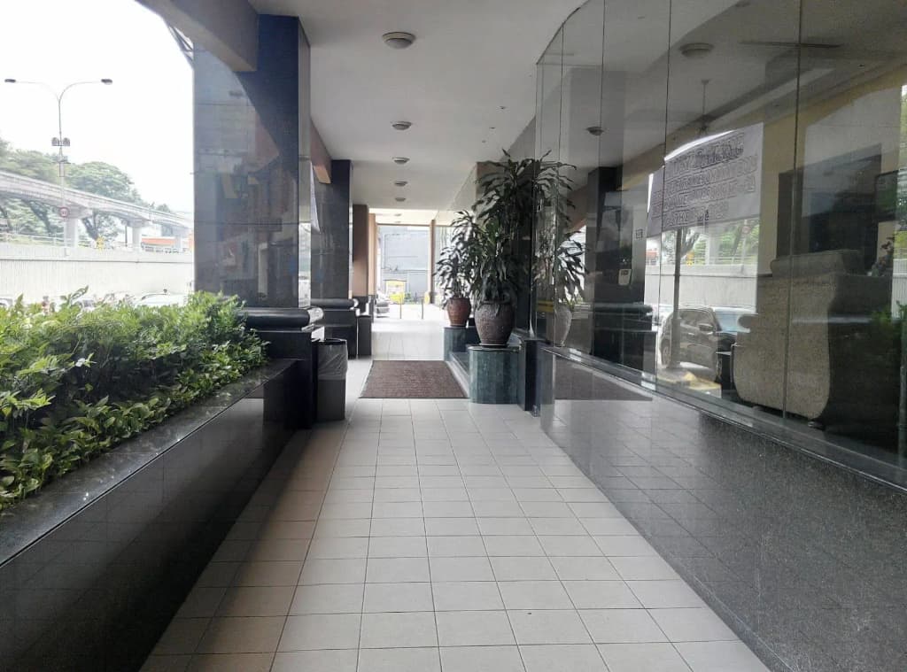 Mandarin Court Hotel - photo 18