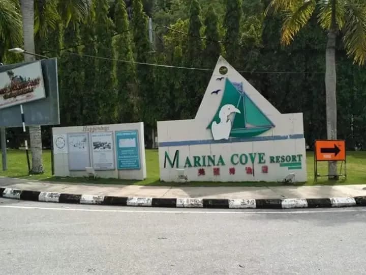 Lumut Apartment - photo 14