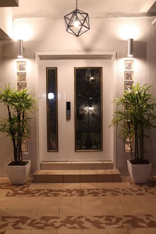 Ian's De Splendid Home - photo 7