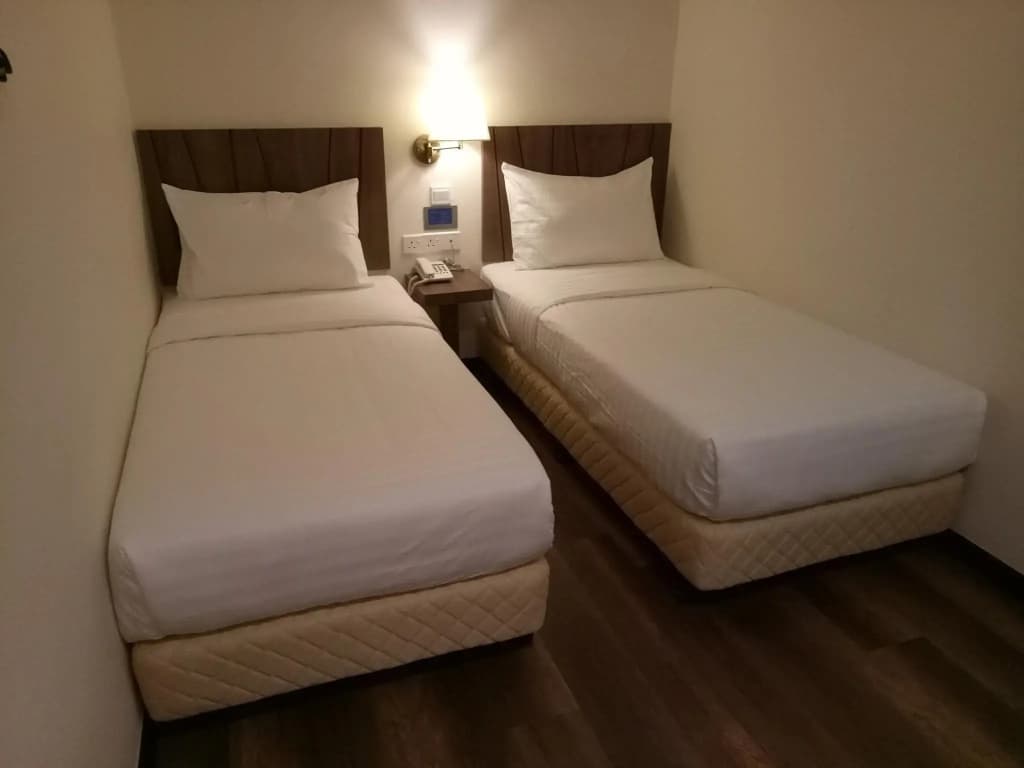 9 Square Hotel - Sri Kembangan - photo 2