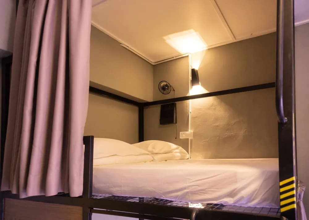 Traveller Bunker Hostel 1 - photo 3