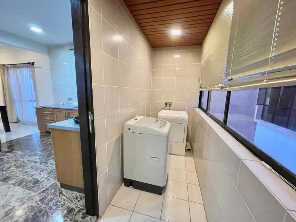 PENTHOUSE MARINA COURT VACATION HOME 4 BEDROOMS KOTA KINABALU 14pax - photo 3