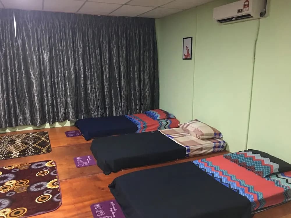 11 Pensione - Hostel - photo 4