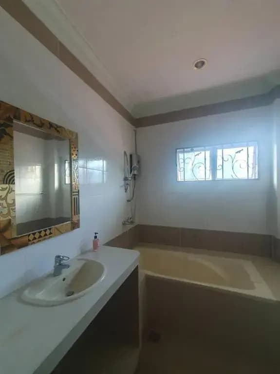 Suburban Vacation Home - photo 8