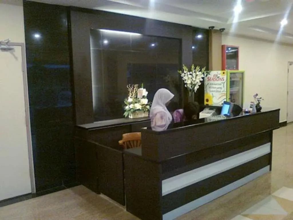 Hotel Putra Iskandar - photo 1