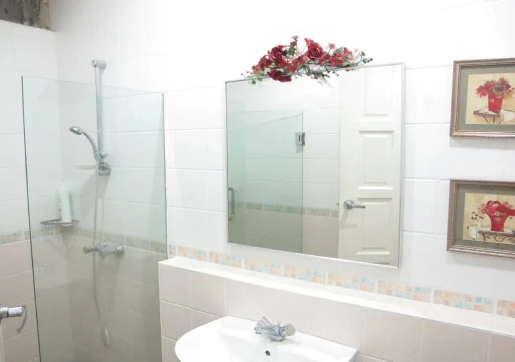 Gurney Budget Inn - Hostel - photo 10