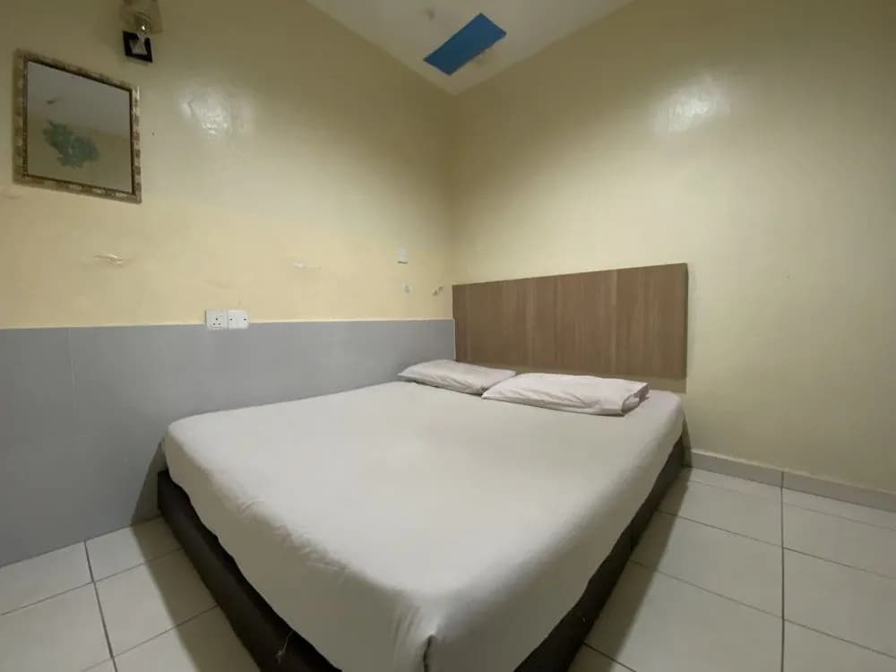 OYO 89760 Harmoni Inn Hotel - photo 5