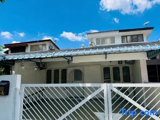 3 bedroom landed beside Jonker Taman Kota Laksamana 150A by Myplace - photo 1