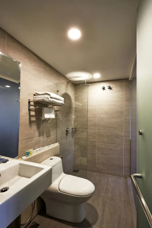 Manhattan Business Hotel Damansara Perdana - photo 10