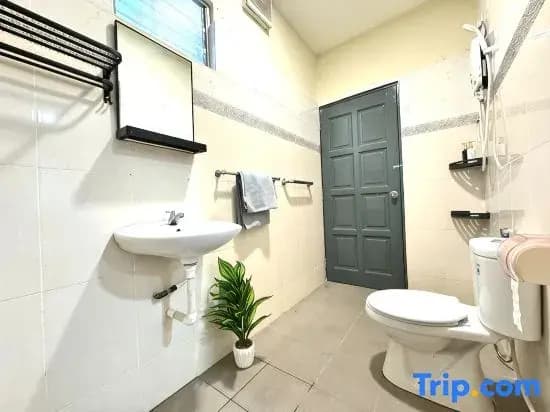 Greentown Villa 6BR 20pax | BBq | Ktv | Pool Table - photo 2