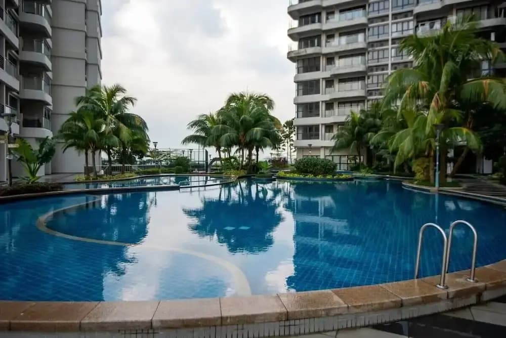 Chic 3BR in Danga Bay With Water Views & Parking - photo 12