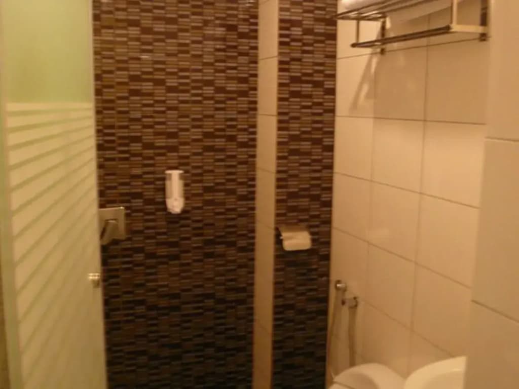 101 Lake View Hotel Puchong - photo 9