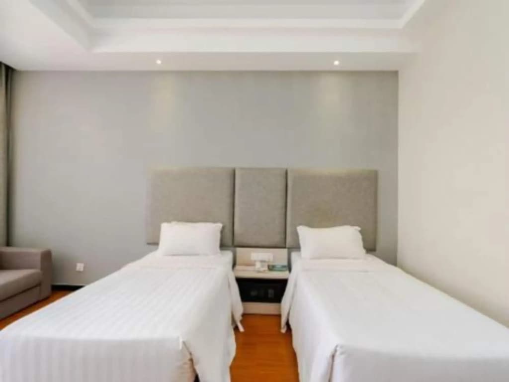 Livingston Hotel - photo 3