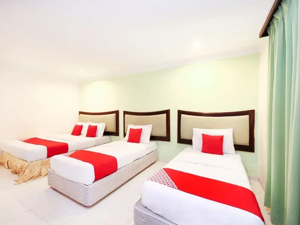 OYO 775 Hotel Sahara Inn - photo 4